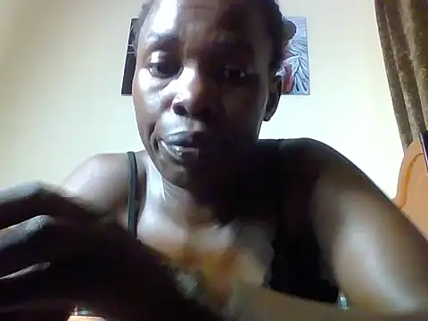 Sparklebootyqueen online show from May 18, 2026, 6:12 pm