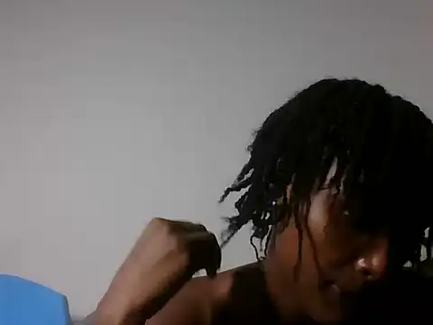 Snapshot of Sleek_petite chatting on June 14, 2026, 9:49 pm Sleek petite online show from June 14, 2026, 9:49 pm