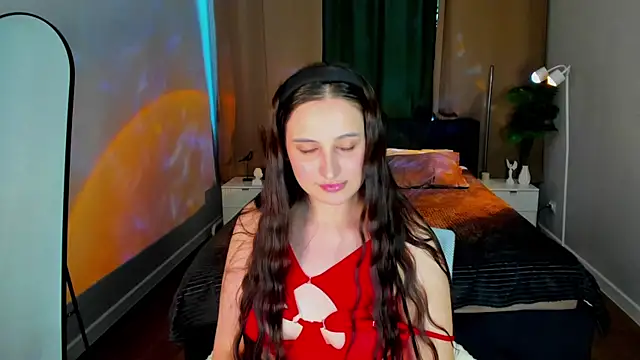 Elizabet Colllins online show from June 12, 2026, 9:07 am