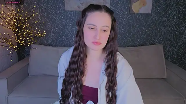 Elizabet Colllins online show from June 19, 2026, 1:00 am