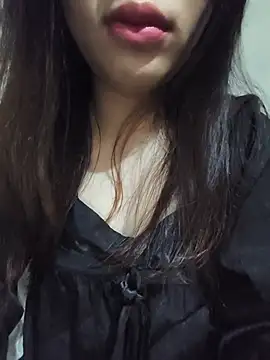 Linh-Anhh online show from May 29, 2026, 8:37 pm