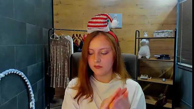 Snapshot of LauraaJohnson chatting on May 19, 2026, 1:29 pm LauraaJohnson online show from May 19, 2026, 1:29 pm