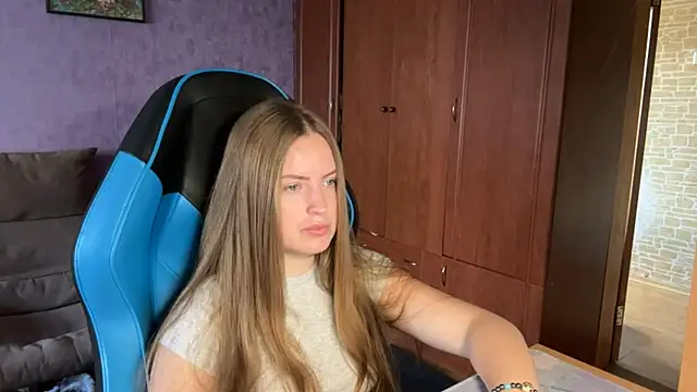 Snapshot of SilkSinner_ chatting on July 13, 2026, 9:30 am SilkSinner online show from July 13, 2026, 9:30 am