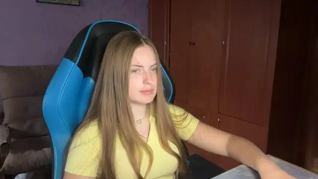 Snapshot of SilkSinner_ chatting on June 16, 2026, 2:06 pm SilkSinner online show from June 16, 2026, 2:06 pm