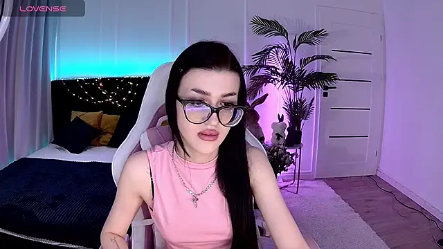 Ariella Me online show from June 16, 2026, 6:24 am