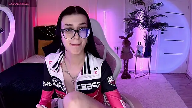 Ariella Me online show from June 25, 2026, 7:02 am