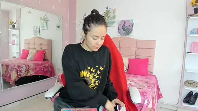 ivyyemerald  online show from July 8, 2026, 1:56 pm