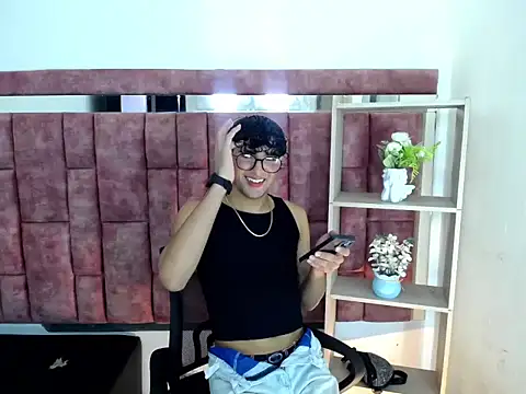 Logaanhotts online show from May 27, 2026, 9:33 pm