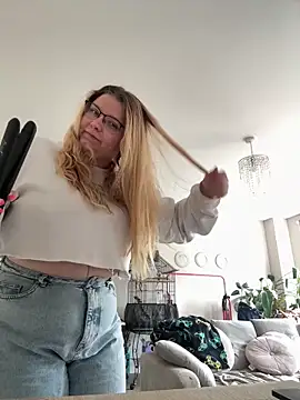 LucieLouBabe online show from June 15, 2026, 12:16 pm