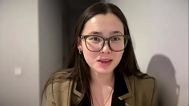 AmeliaAurelia online show from May 21, 2026, 3:31 pm