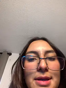 MoonLitDoll online show from June 18, 2026, 7:41 pm