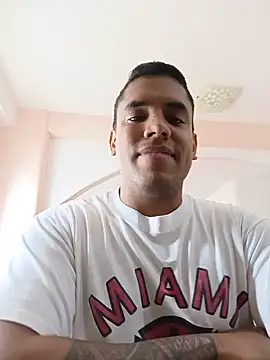MiloThatch08 online show from May 22, 2026, 1:42 pm