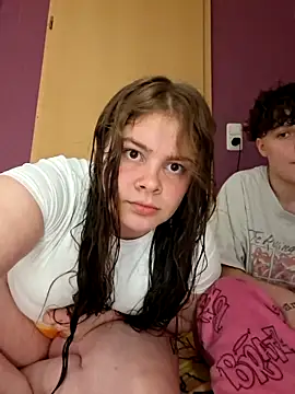 BellaHoneyy online show from May 25, 2026, 12:21 am
