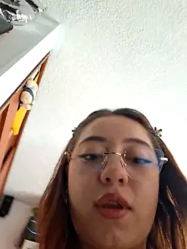 Laury ro6 online show from May 21, 2026, 2:58 pm