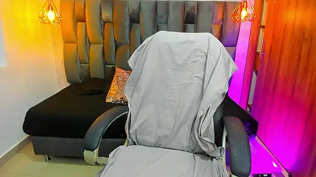 Miel ferrer online show from July 2, 2026, 1:39 pm