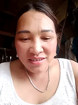 lara-jena online show from May 22, 2026, 4:43 am