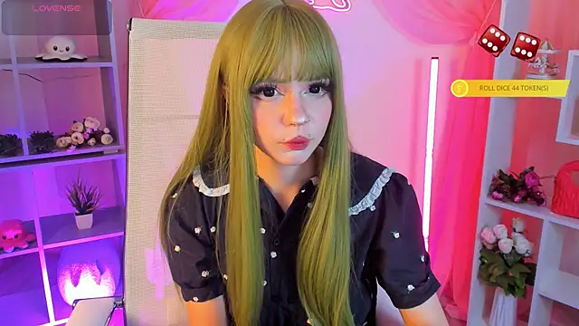 YunaLeaf online show from May 24, 2026, 9:04 pm