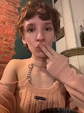 Liya  Love online show from May 25, 2026, 10:47 am