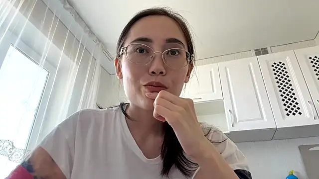 VickieTrudo online show from July 14, 2026, 11:27 am