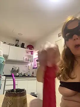 lulupiecitosamor online show from June 18, 2026, 1:16 pm