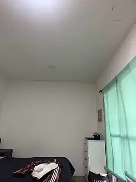 lulupiecitosamor online show from June 13, 2026, 6:06 pm