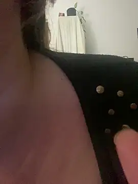 lulupiecitosamor online show from June 7, 2026, 12:05 am
