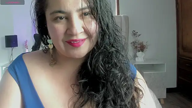 JadeBellee online show from June 6, 2026, 6:13 pm