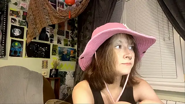 YourFavoriteAltgirl online show from May 21, 2026, 9:23 pm