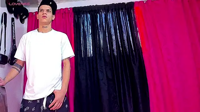 Snapshot of BoysTwMen chatting on May 22, 2026, 3:43 pm BoysTwMen online show from May 22, 2026, 3:43 pm