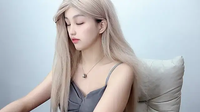 jiangjiang2005 online show from June 20, 2026, 6:24 pm