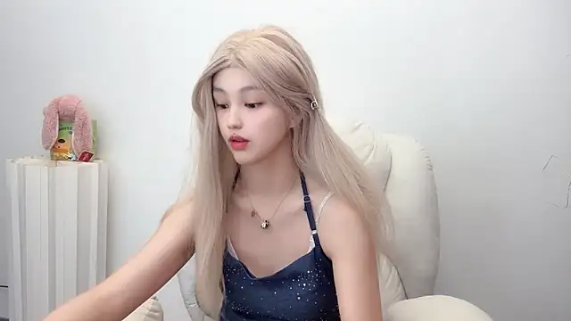 jiangjiang2005 online show from June 7, 2026, 4:12 pm
