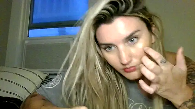 thebeachyblonde online show from June 26, 2026, 3:12 am