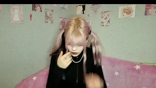VelvetAlice online show from June 19, 2026, 8:36 pm