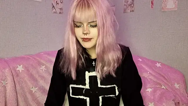 VelvetAlice online show from June 7, 2026, 9:09 pm