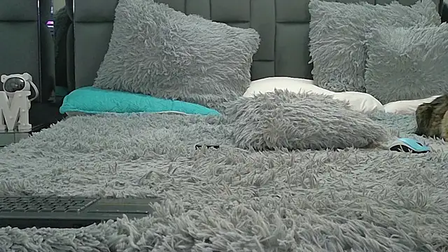 sweetblonde111 online show from June 21, 2026, 4:07 am