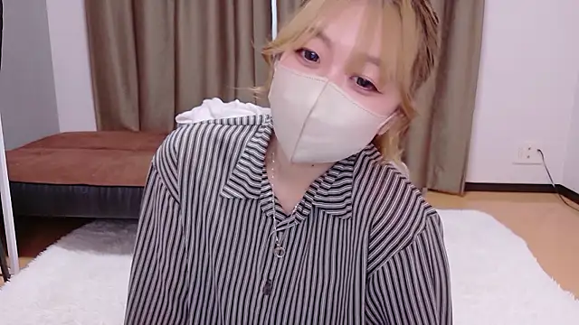 Snapshot of Riona_H chatting on May 30, 2026, 3:35 am Riona H online show from May 30, 2026, 3:35 am