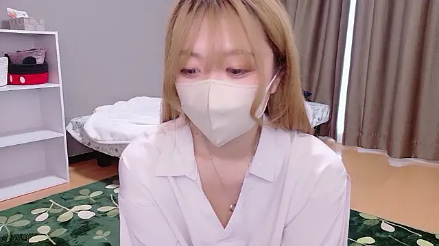 Snapshot of Riona_H chatting on May 27, 2026, 3:58 am Riona H online show from May 27, 2026, 3:58 am