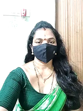 Snapshot of Leela_555 chatting on May 23, 2026, 2:27 pm Leela 555 online show from May 23, 2026, 2:27 pm