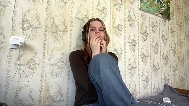 SusanaLeichty online show from June 13, 2026, 6:44 am