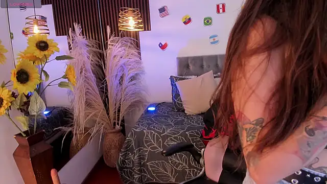 Scarlett  Cooper  1 online show from June 19, 2026, 1:06 pm