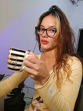 karenarango online show from June 17, 2026, 8:36 am