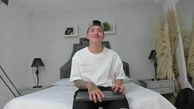 wesley boyy  online show from May 23, 2026, 8:19 pm