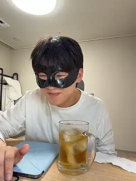 k-kinky online show from June 15, 2026, 3:44 pm