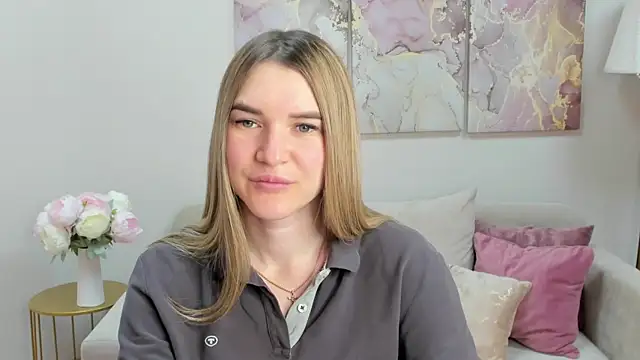 RoxyReignn online show from June 13, 2026, 9:57 pm
