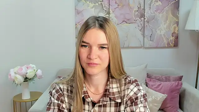 RoxyReignn online show from June 24, 2026, 9:34 pm