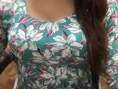 Snapshot of Avneet_ chatting on June 15, 2026, 5:18 am Avneet online show from June 15, 2026, 5:18 am