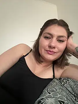 babyella13 online show from June 24, 2026, 1:32 pm