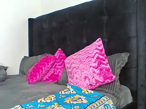 Snapshot of prettytinashe chatting on June 2, 2026, 9:37 pm prettytinashe online show from June 2, 2026, 9:37 pm