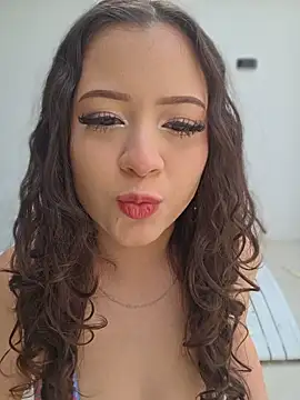 Snapshot of DollyRosee chatting on July 2, 2026, 9:21 pm DollyRosee online show from July 2, 2026, 9:21 pm
