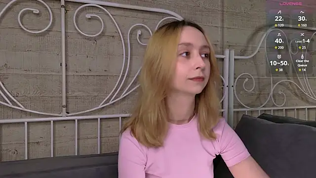 Snapshot of RachelVacsler chatting on June 9, 2026, 3:46 pm RachelVacsler online show from June 9, 2026, 3:46 pm